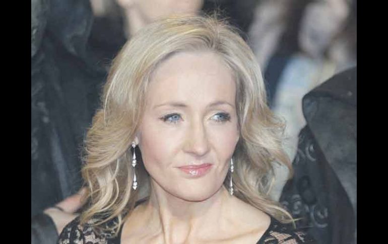 La narradora publicará primero en países de habla inglesa su nueva obra dirigida a un público de mayor edad. ESPECIAL  /