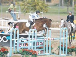 Juan Pablo Gaspar comenzó con el pie derecho el Festival Hípica, competencia nacional, que se lleva a cabo en el Club Hípica.  /