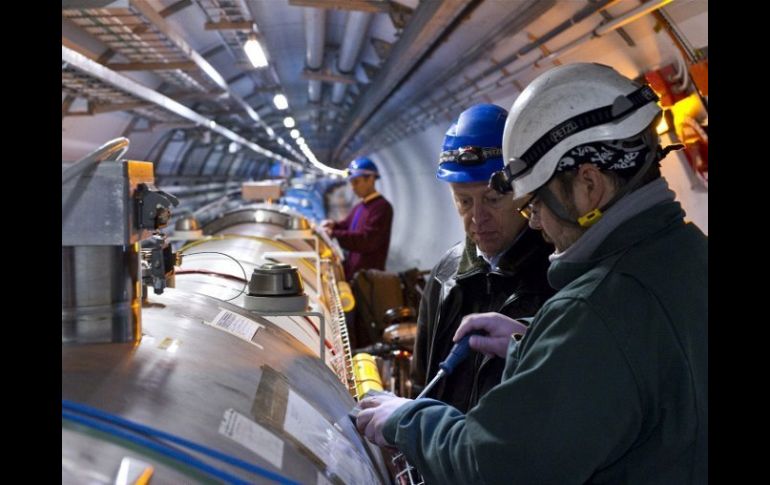 Científicos arrancan nuevamente el gran acelerador. EFE  /