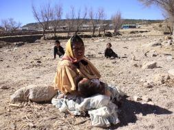 Salir a pedir 'korima' junto con los niños es una de las tradiciones de este grupo étnico. EFE  /