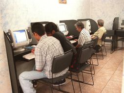 El programa Es fácil, es gratis, con ayuda y por internet tiene como objetivo abatir el rezago educativo en Jalisco. ARCHIVO  /