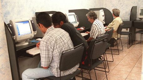 El programa Es fácil, es gratis, con ayuda y por internet tiene como objetivo abatir el rezago educativo en Jalisco. ARCHIVO  /