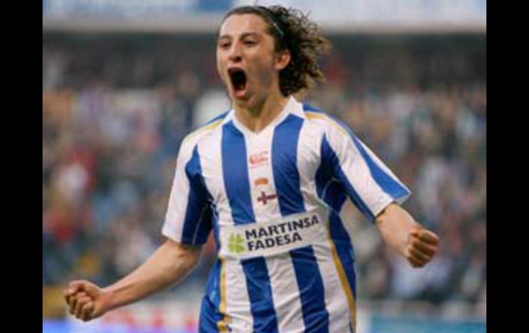 El volante mexicano vive su mejor campaña desde que llegó al conjunto español. ESPECIAL  /