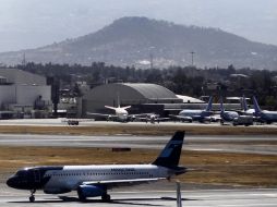 La SCT dijo que se continuará con lo estipulado en la Ley de Concursos Mercantiles para que Mexicana de Aviación pueda operar. ARCHIVO  /
