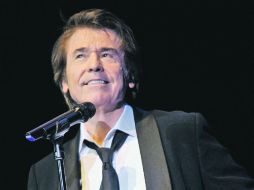 El intérprete se resiste a creer que Vicente Fernández abandone los escenarios, pues para él debería cantar “hasta siempre”.  /