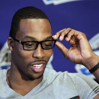 Dwight Howard acapara atención en NBA