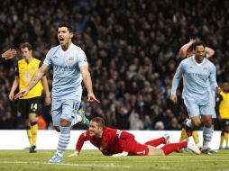 'Kun' Agüero celebra su gol en la victoria 3-0 sobre el Blackburn Rovers. AP  /