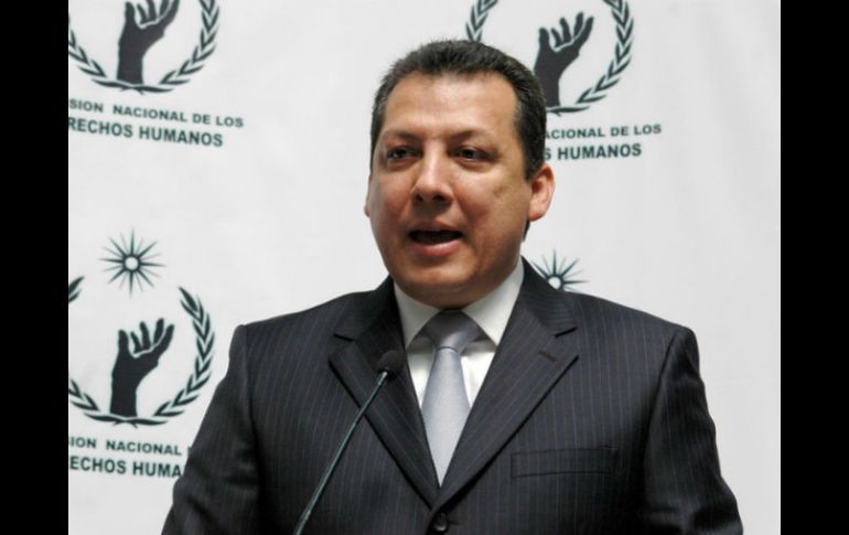 Raúl Plascencia Villanueva, introduce la publicación. ARCHIVO  /