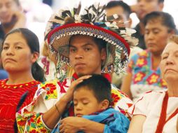 Uno de los tomos trata la ambiguedad del rescate en la cultura indígena por parte de la antropología indigenista. ARCHIVO  /