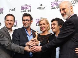 En la alfombra roja de Spirit, el equipo de la película The Artist. AP  /