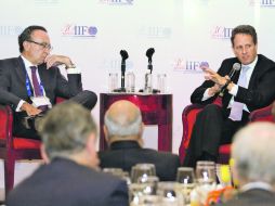 Guillermo Ortiz (i) confía en que exista un Plan B ante el panorama económico mundial.  /