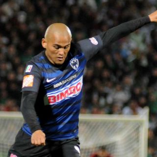 ''Chupete'' Suazo guía a Rayados en triunfo sobre el Puebla