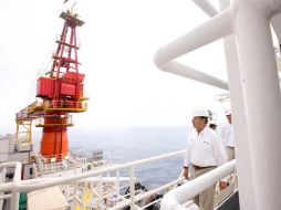 Calderón confió en que el Senado ratifique el acuerdo con EU para la exploración y explotación de yacimientos transfronterizos. NTX  /