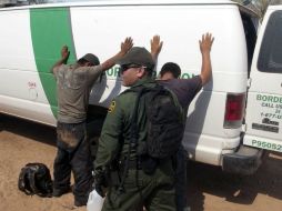 Hasta el momento se han deportado más de 100 mil inmigrantes en Arizona. ARCHIVO  /