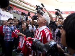 Se le recordó al Técnico, Ignacio Ambriz, que ahora en sus nuevas funciones, Johan le exigirá cuentas.  /
