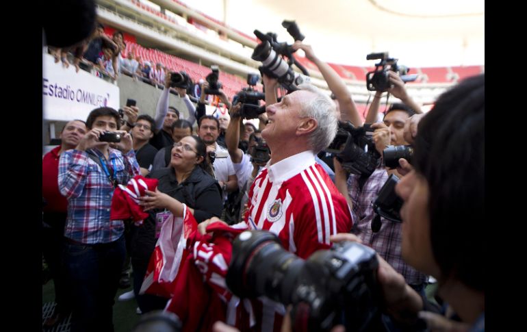Se le recordó al Técnico, Ignacio Ambriz, que ahora en sus nuevas funciones, Johan le exigirá cuentas.  /
