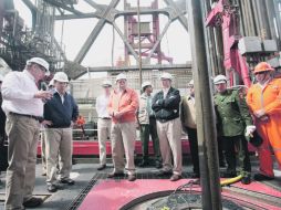 Felipe Calderón fue informado que la plataforma Bicentenario cuenta con tecnología de última generación. EFE  /