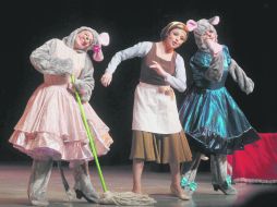 Violeta Isfel, protagonista de ''Cenicienta'', se dijo feliz de mantener vivo el amor por las princesas de los cuentos infantiles.  /