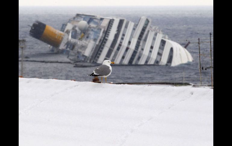 El ''Costa Concordia'' de la misma compañía naufragó hace poco en la costa italiana matando a 32 personas. ARCHIVO  /