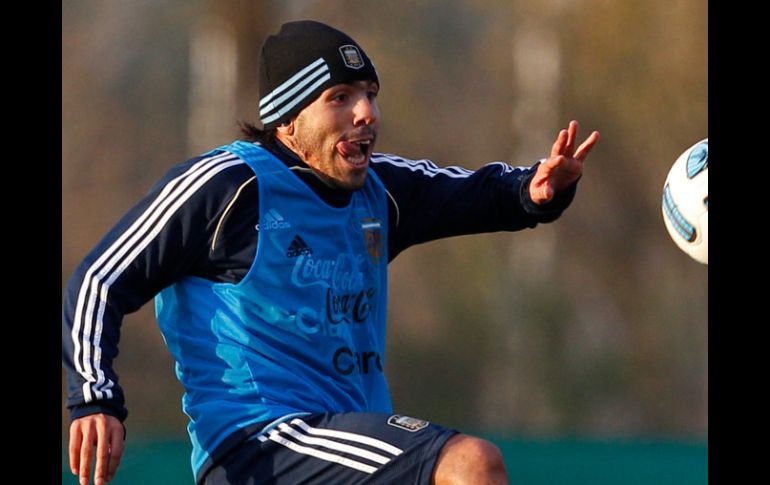 Tévez, de 28 años, se ha entrenado solo desde que regresó hace dos semanas a Inglaterra. AP  /