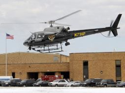 Helicópteros sobrevuelan la escuela secundaria donde se presentó el tiroteo. AP  /