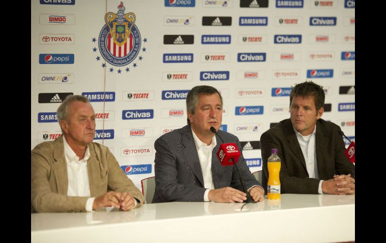 Cruyff determinará si el cuerpo técnico continúa. ARCHIVO  /