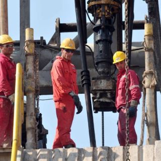 Venezuela advierte que no suplirá petróleo iraní