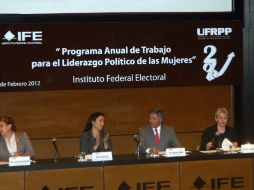 Se necesitan disminuir los déficits de ciudadanía social, civil y política que limitan los beneficios del voto libre e igual de condici  /