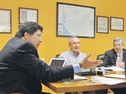 Antonio Gloria Morales, Adrián Garza Rodríguez y Pedro Díaz Arias, durante la entrevista concedida a este medio.  /