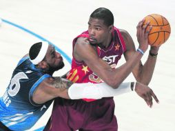 LeBron James, del Miami Heat, y Kevin Durant, del Thunder de Oklahoma, se vieron las caras en el Juego de Estrellas. REUTERS  /