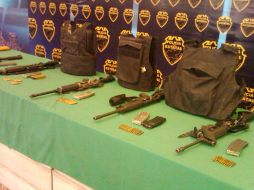También, fueron asegurados cargadores, cartuchos útiles, cinco chalecos antibalas y dos pistolas tipo escuadra calibre .45.  /