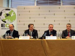 Los Miembros de la Asociación Europea de Clubes comparecen hoy ante los medios en Varsovia, Polonia. EFE  /