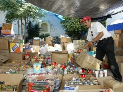 Las donaciones pueden ser en especie como alimentos, ropa, calzado y medicamentos. ARCHIVO  /