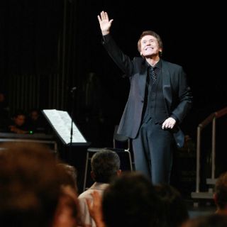 Con el carisma intacto, Raphael vive su gran noche