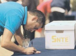 El SNTE ha conseguido tener presencia en espacios de poder más allá de Nueva Alianza, partido político al que se le asocia.  /