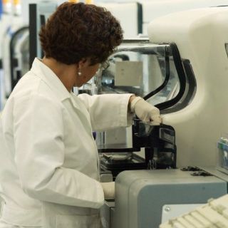 Buscan fabricar aceleradores de partículas compactos para tratar el cáncer