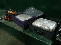 La droga estaba distribuida en tres maletas; la primera contenía 12 kilos, la segunda nueve kilos y la última más de 29. ESPECIAL  /