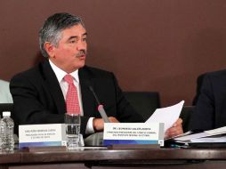 El presidente del IFE, Leonardo Valdés, expuso que en sus atribuciones está el encargar llevar a cabo encuestas. NTX  /