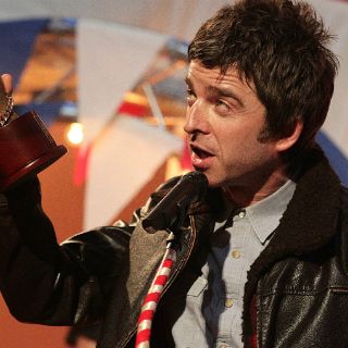 Noel Gallagher recoge el galardón honorífico Genio divino en los premios NME