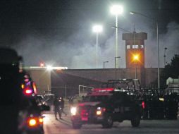 Elementos federales vigilan el penal de Apodaca, donde se fugaron 29 presos y 44 fueron asesinados el pasado 19 de febrero. REUTERS  /