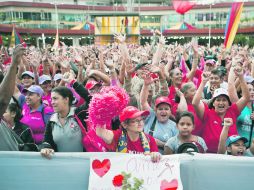 Cientos de personas desmuestran su apoyo al presidente venezolano, aun con la incertidumbre que existe respecto a su enfermedad. EFE  /