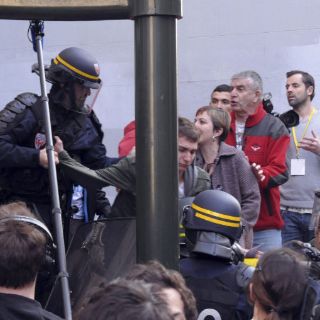 Sarkozy es recibido en Bayona con protesta violenta