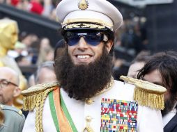 Baron Cohen fue vestido con el uniforme blanco lleno de condecoraciones en la entrega del Oscar el pasado domingo. REUTERS  /