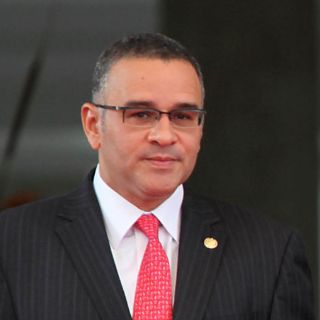 Nombra presidente Funes a nuevos funcionario de su gabinete