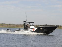 Un buque de guerra de Texas Highway Patrol usado en el Río Grande. REUTERS  /