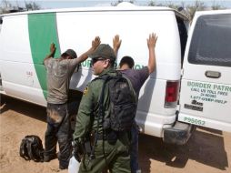 La deportación de los sin papeles causa el rompimiento del núcleo familiar. EFE  /