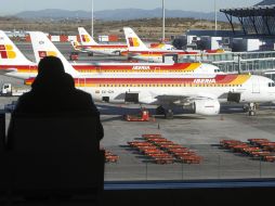 Los pilotos de la aerolínea española Iberia convocaron hoy 24 nuevas jornadas de huelga. ARCHIVO  /