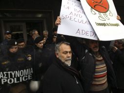 Protestas en Grecia por los recortes de salarios y pensiones. ARCHIVO  /