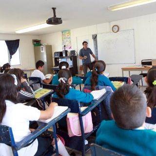 Proyecta Capece mejoras en telesecundarias