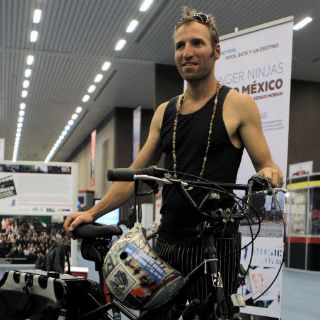 Músicos en bicicleta en el Festival de Cine de Guadalajara